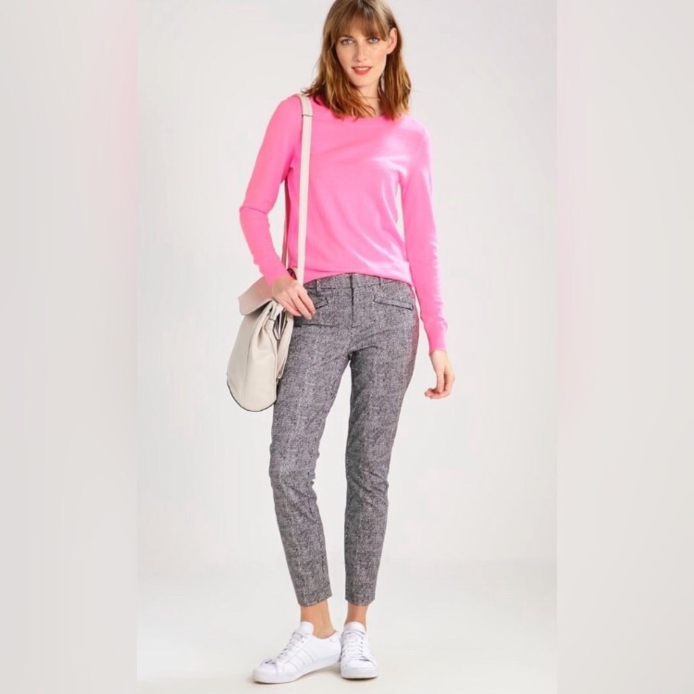Banana Republic Scallop Hem Crewneck Sweater